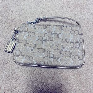 Wristlet coach